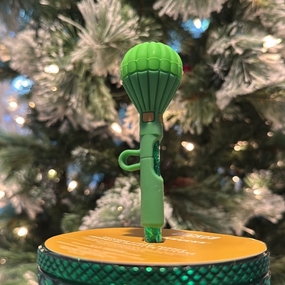 Wicked + Starbucks emerald city venti tumbler with straw topper - Picture 5 of 5